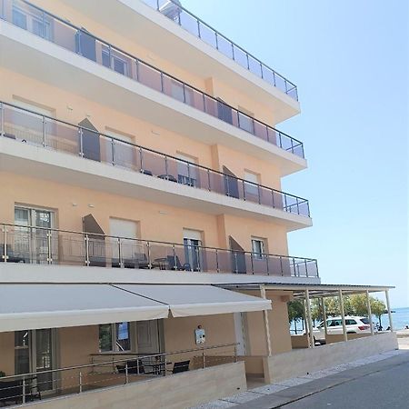 Navarino Luxe Suites With Sea View Peraía Zewnętrze zdjęcie