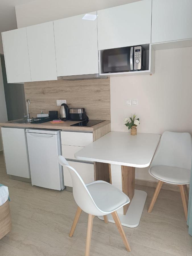 Navarino Luxe Suites With Sea View Peraía Zewnętrze zdjęcie