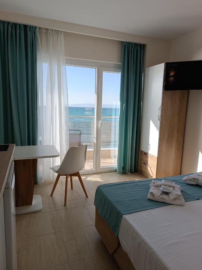 Navarino Luxe Suites With Sea View Peraía Zewnętrze zdjęcie