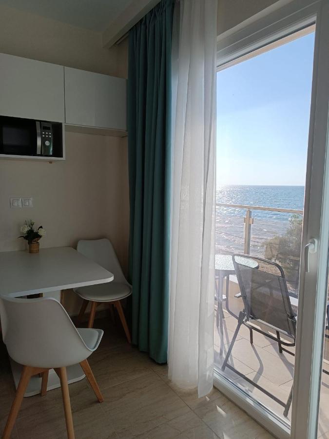 Navarino Luxe Suites With Sea View Peraía Zewnętrze zdjęcie