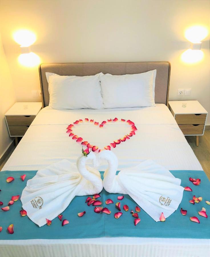Navarino Luxe Suites With Sea View Peraía Zewnętrze zdjęcie
